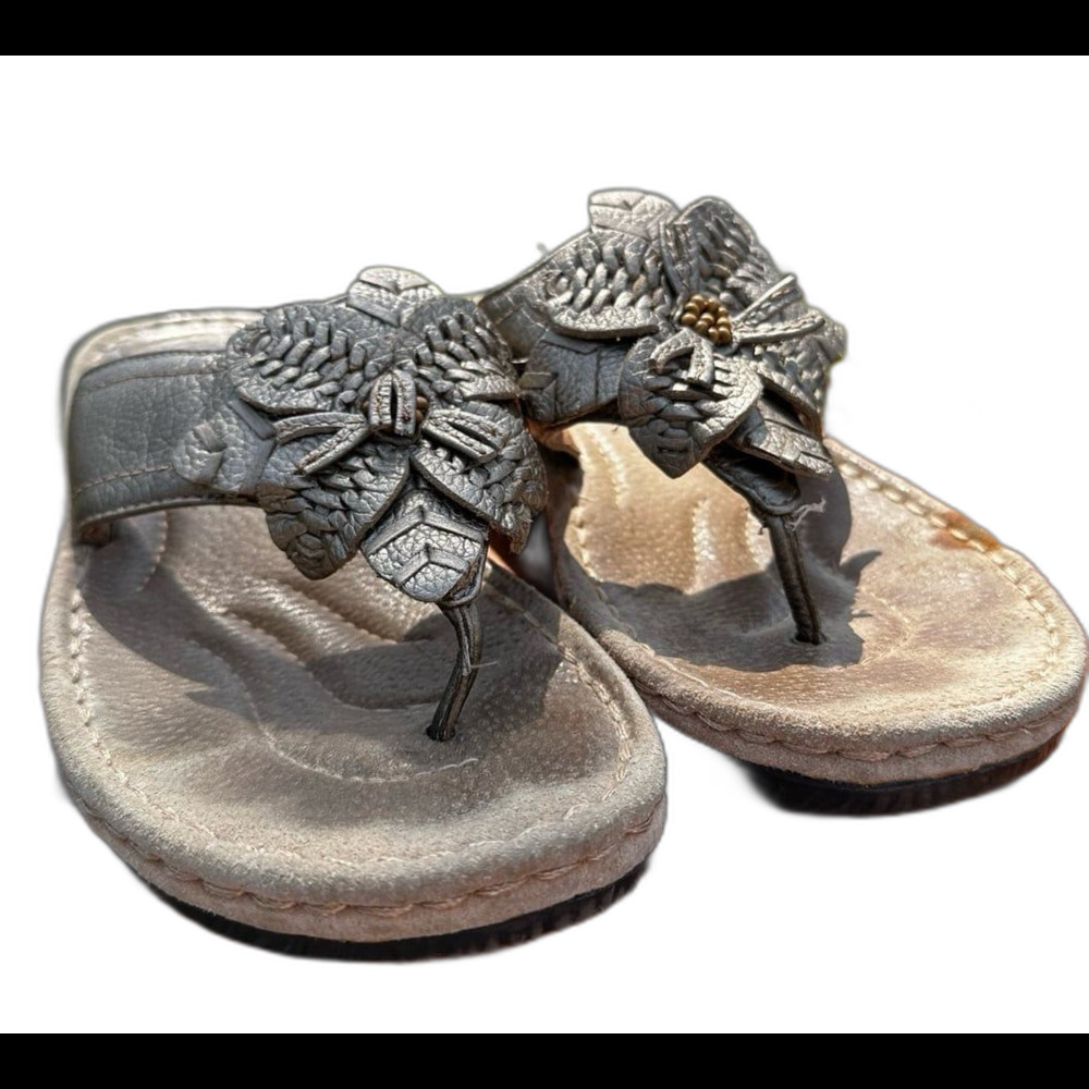 Clarks Artisan Gold Leather Sandal Sz 8M